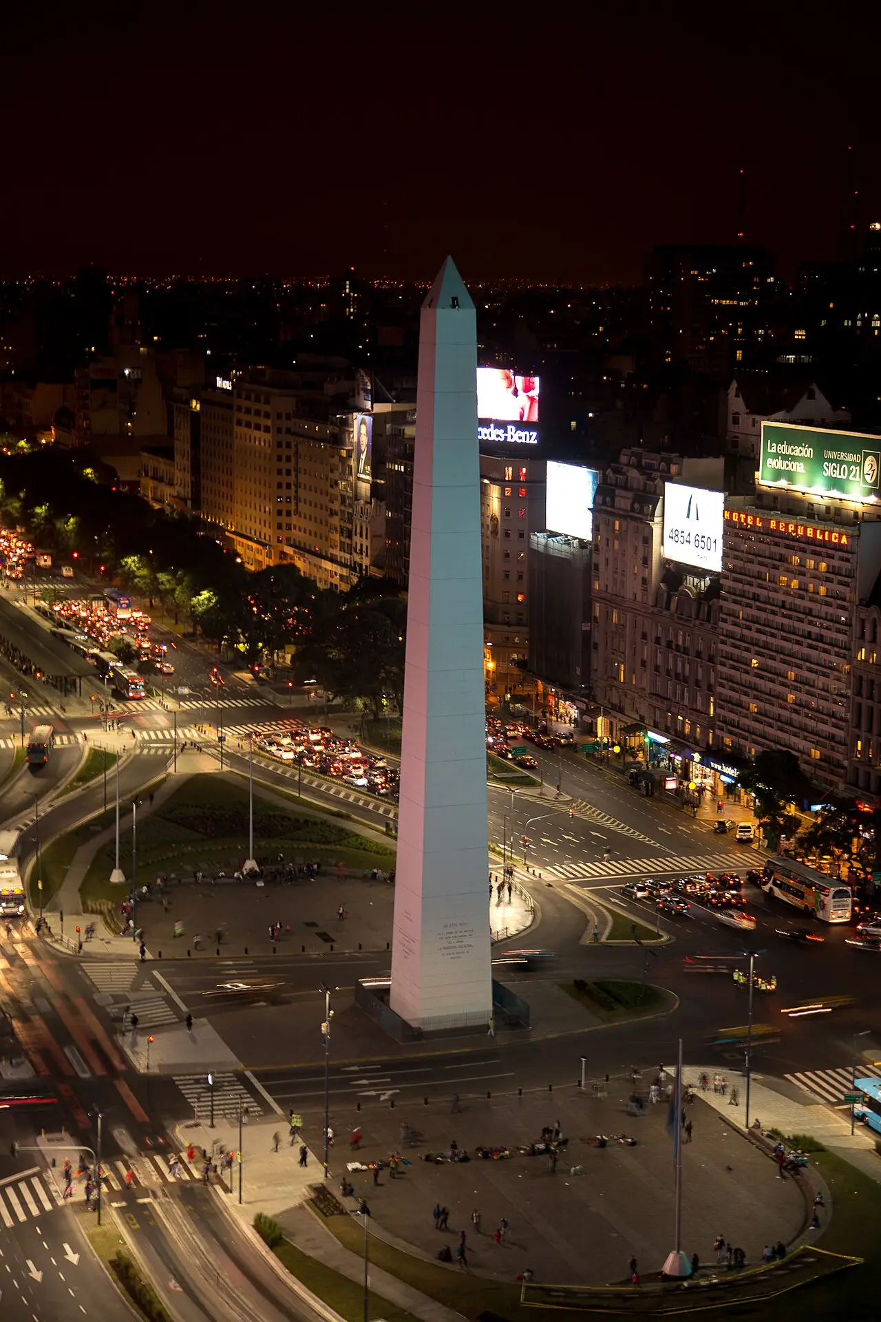 Obelisco y avenida 9 de Julio