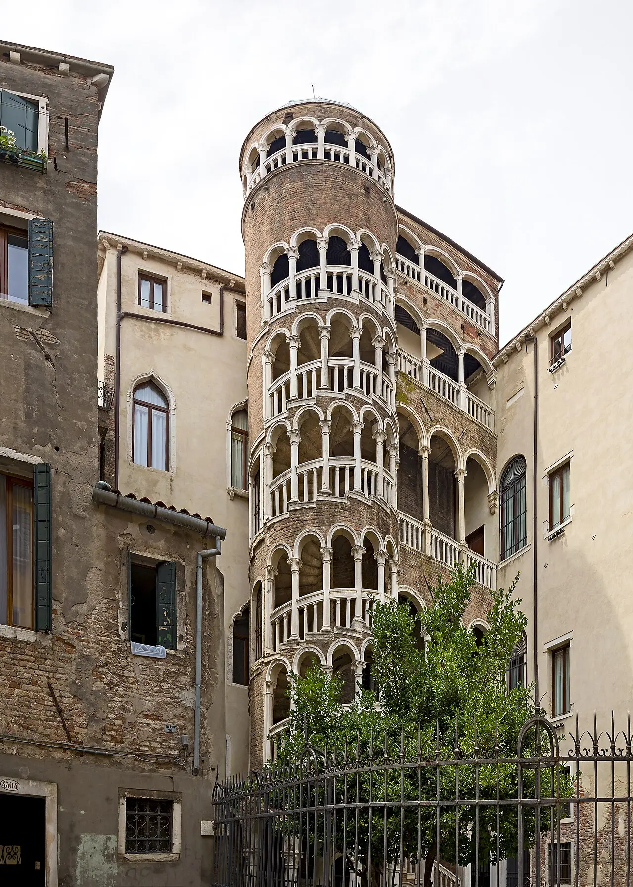 Scala Contarini del Bovolo